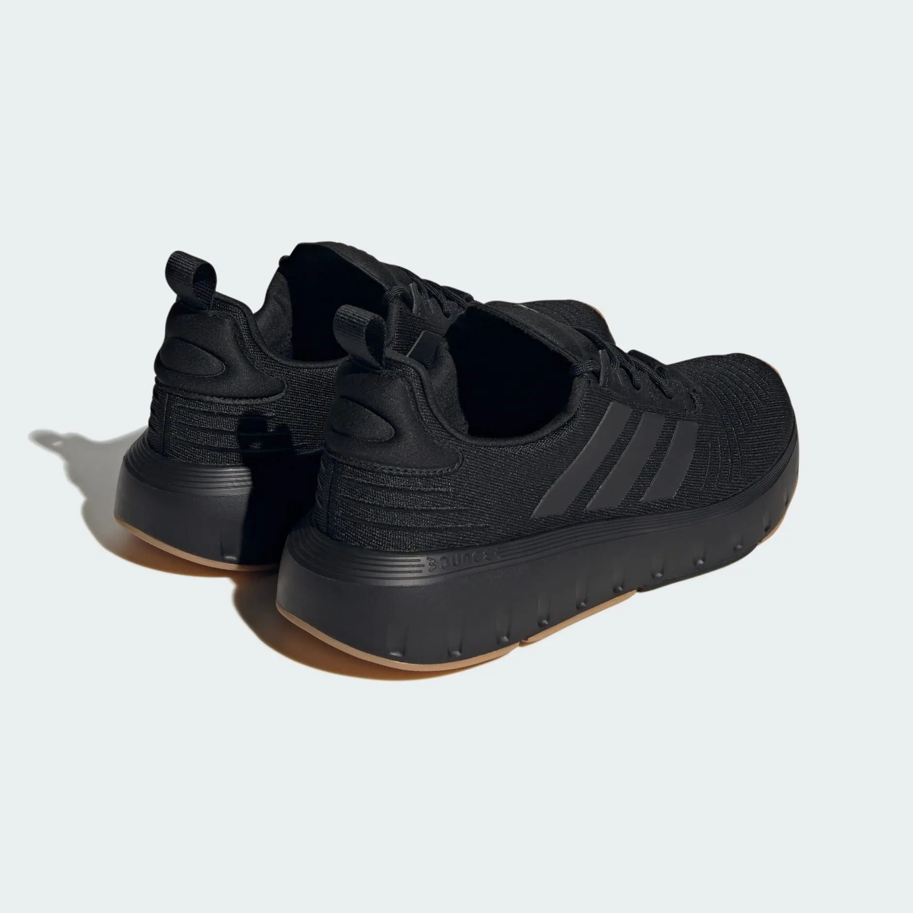ADIDAS SWIFT RUN - BLACK
