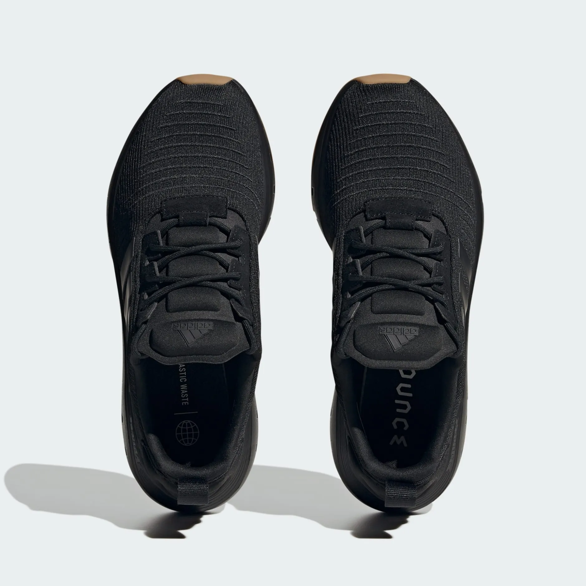 ADIDAS SWIFT RUN - BLACK