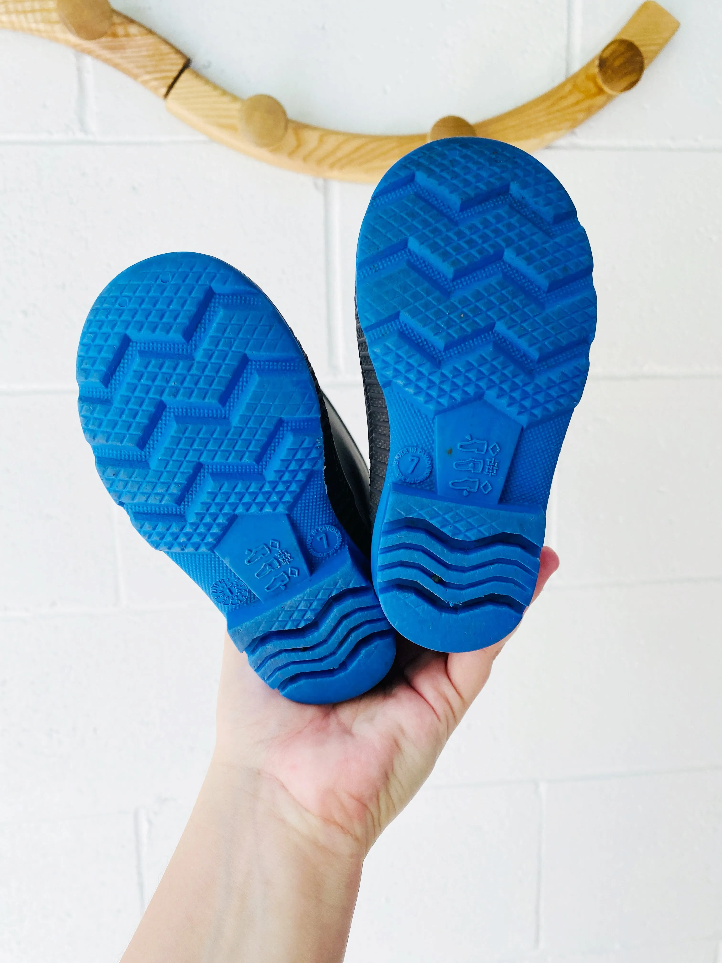 Stomp Charcoal   Blue Rain Boots, size 7